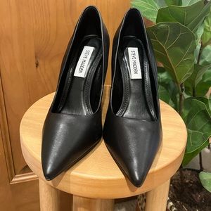 !Steve Madden Evelyn Black Leather Point Toe Stiletto Pump NEVER WORN